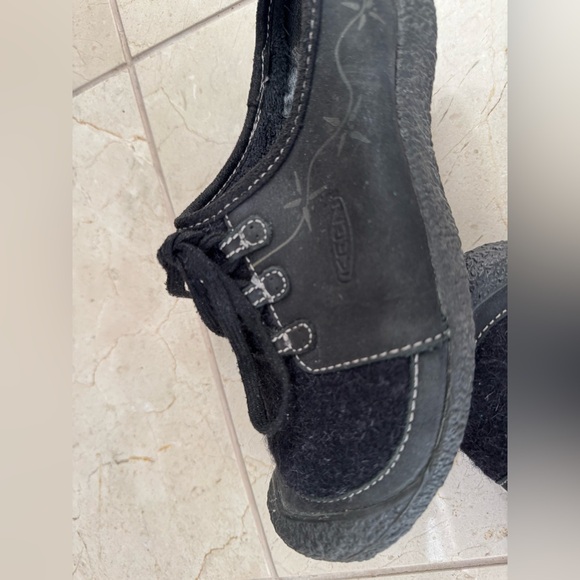 Keen casual shoes Sz. 6 women or 4 girls - Picture 3 of 7